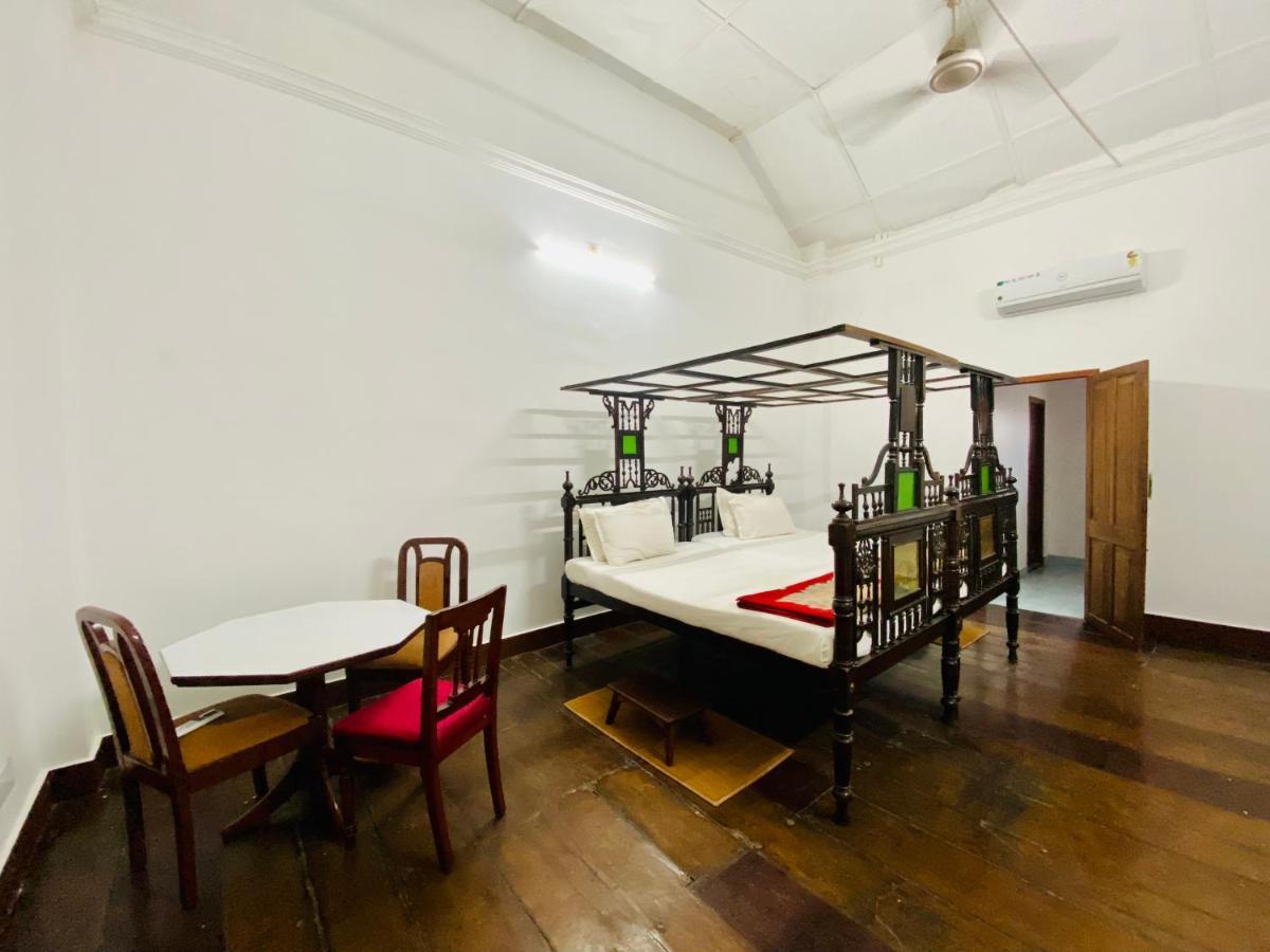 Ballard Bungallow Kochi Buitenkant foto